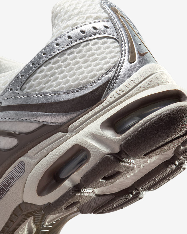 کتونی روزمره زنانه Nike Air Max Moto 2K برند Nike (نایک)