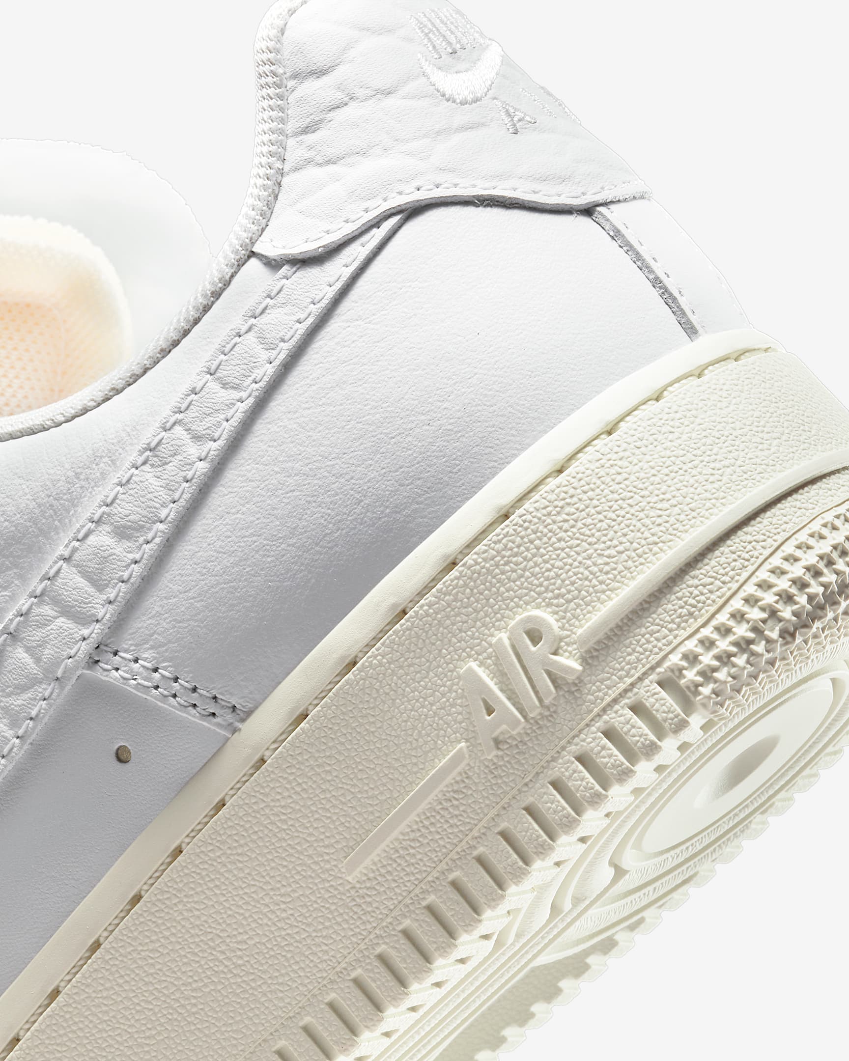 کتونی روزمره زنانه Nike Air Force 1 Low Premium برند Nike (نایک)