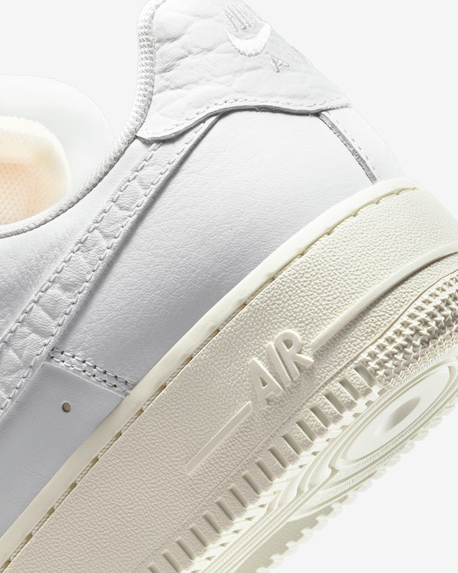 کتونی روزمره زنانه Nike Air Force 1 Low Premium برند Nike (نایک)