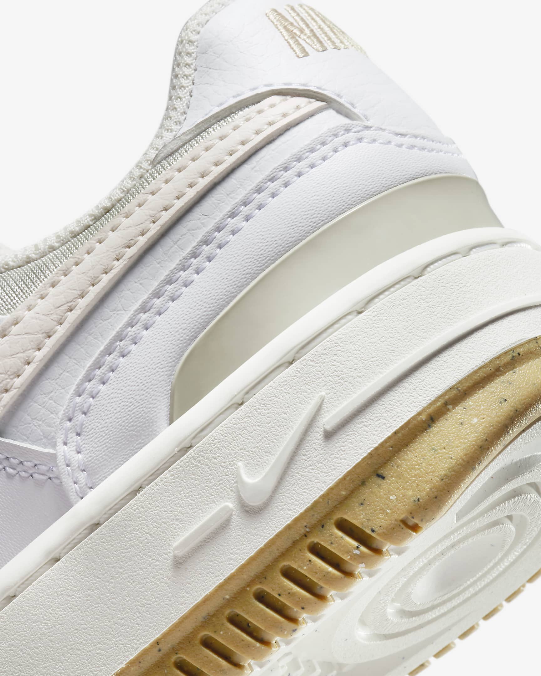 کتونی روزمره زنانه Nike Gamma Force برند Nike (نایک)