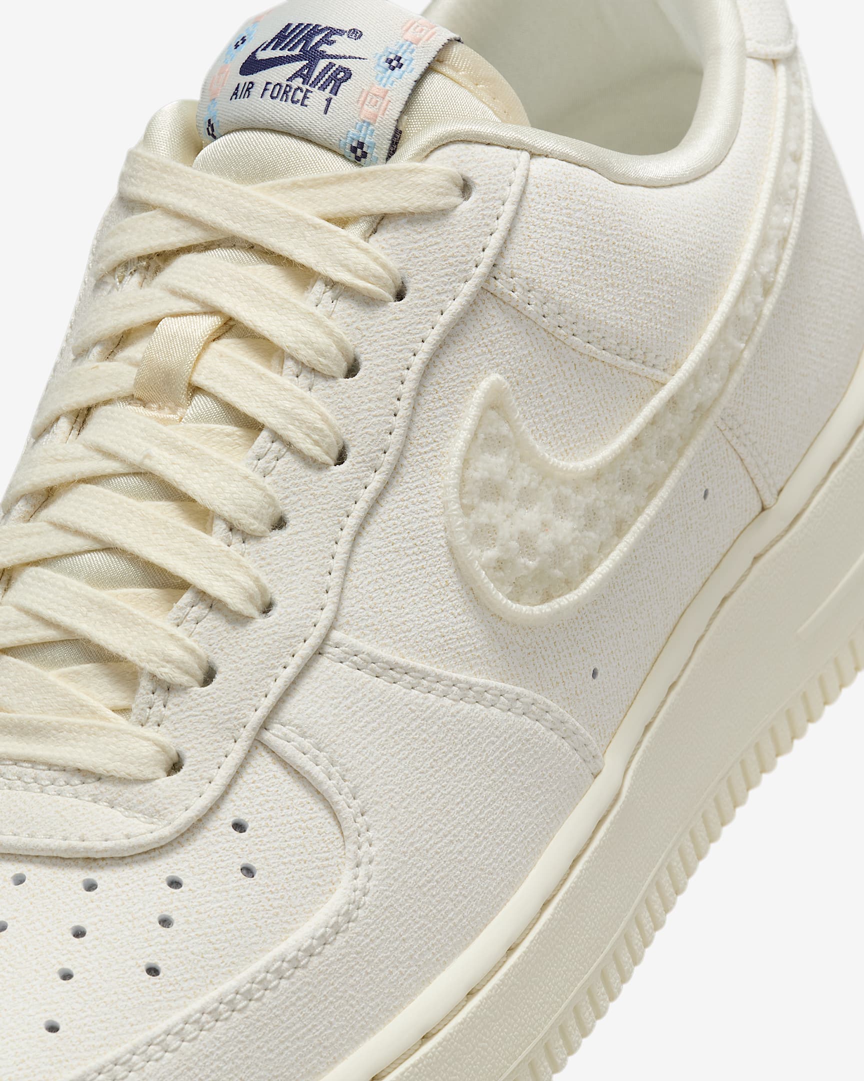 کتونی روزمره زنانه Nike Air Force 1 '07 LX برند Nike (نایک)